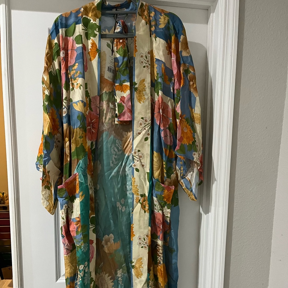 Nwt s/m Carrie robe